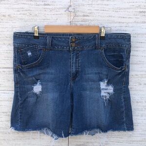 C’ Est Toi Distressed Shorts | SIZE 3XL